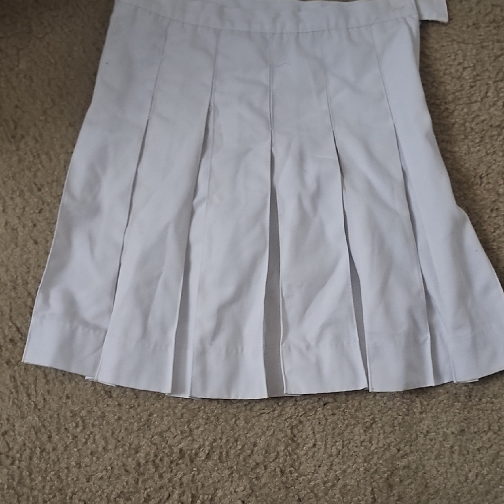 Chic White Pleated Mini Skirt